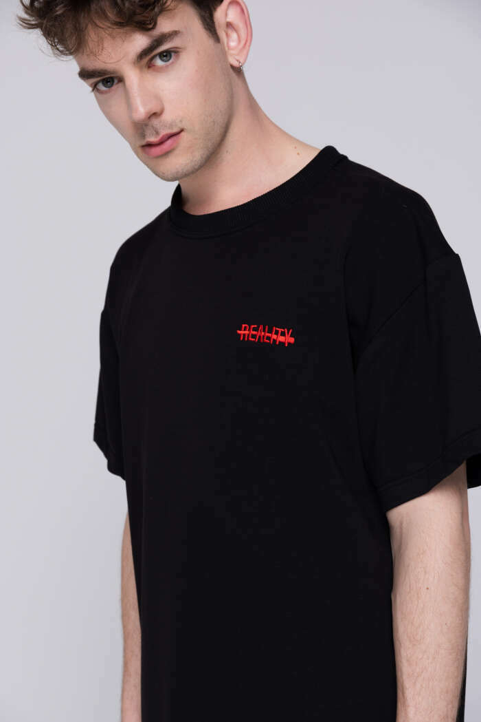 Reality hímzett oversize férfi póló (fekete) - 1
